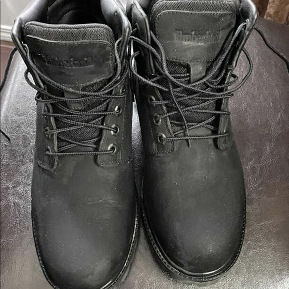 Mens 9.5 or Ladies 10/11 Timberlands - Picture 1 of 4